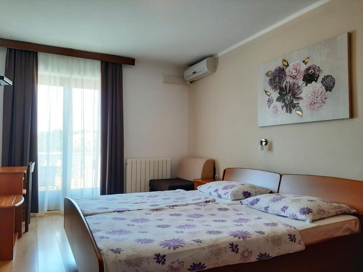 Pansion Katarina Bed & Breakfast Malinska Dış mekan fotoğraf