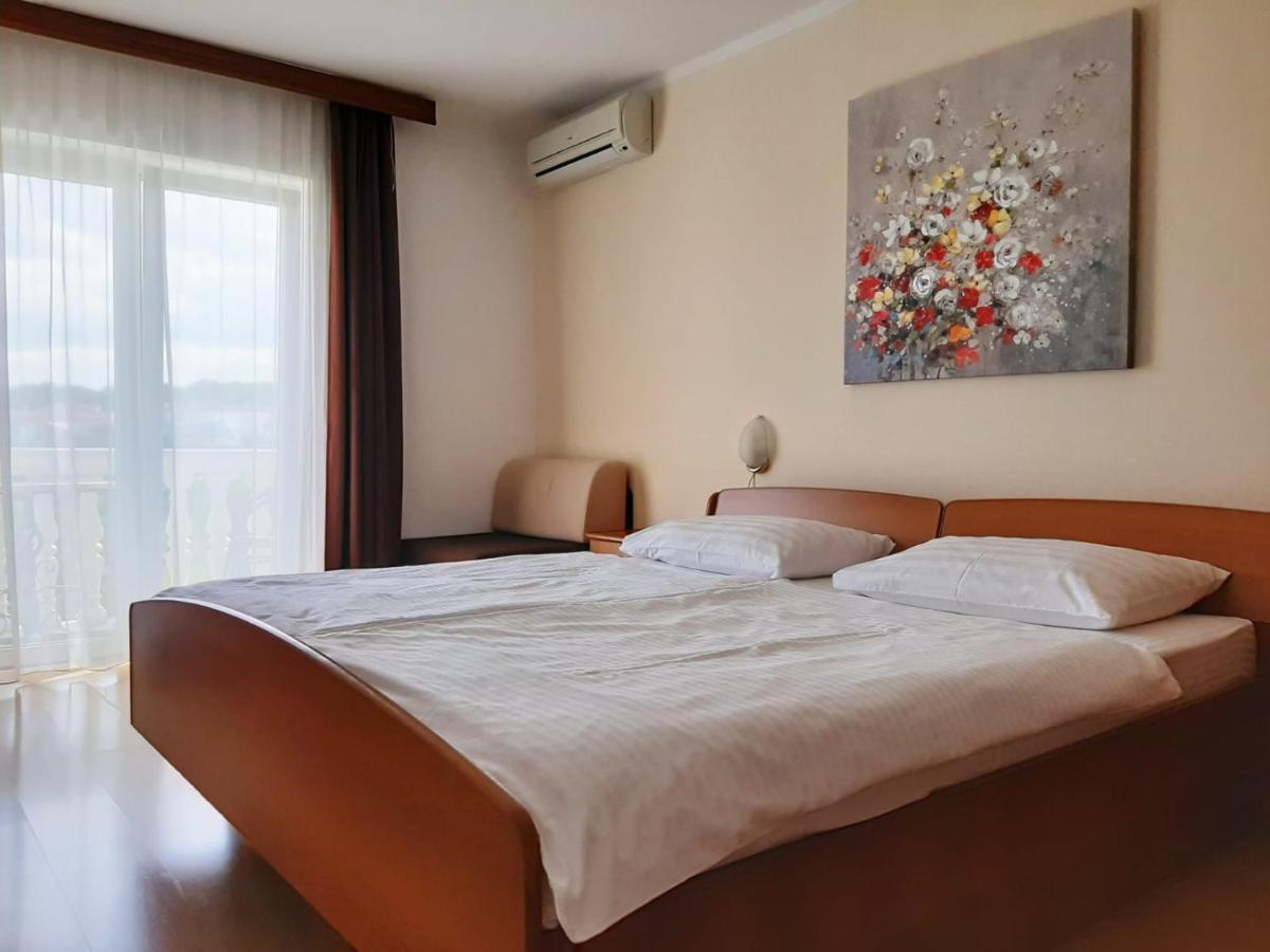 Pansion Katarina Bed & Breakfast Malinska Dış mekan fotoğraf