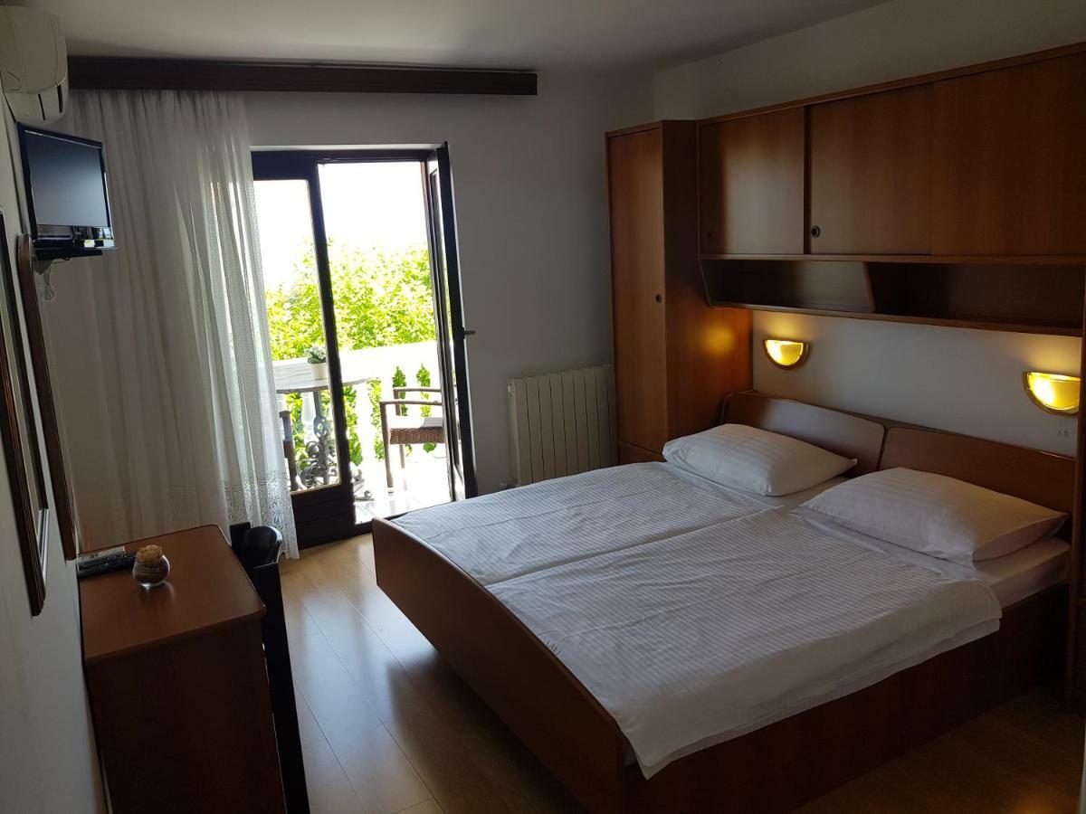 Pansion Katarina Bed & Breakfast Malinska Dış mekan fotoğraf